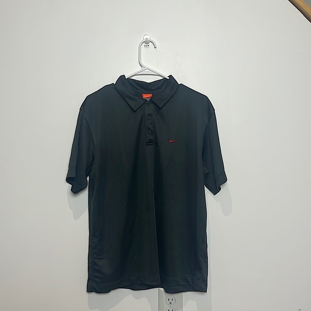 Nike Men’s Large Golf Polo.